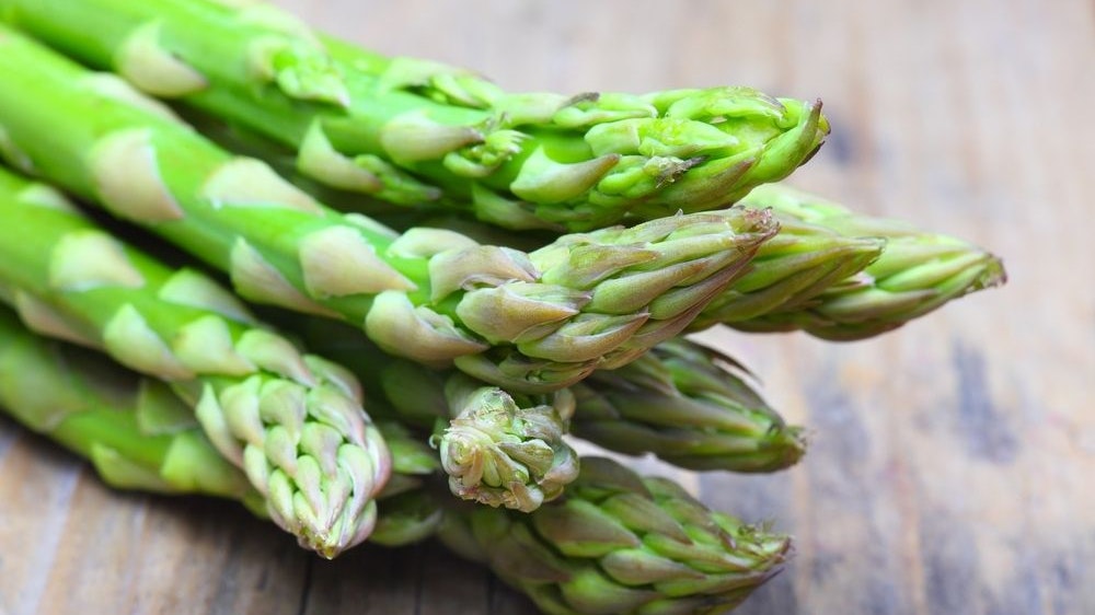 Grüner Spargel hat eine bessere Klimabilanz als sein weißer "Verwandter".