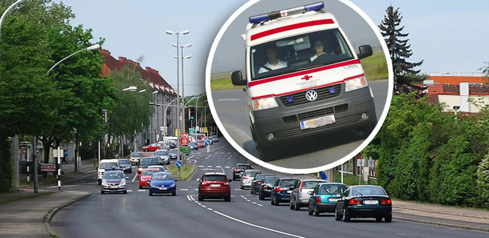 Zwei Personen wurden bei dem Motorradunfall verletzt.