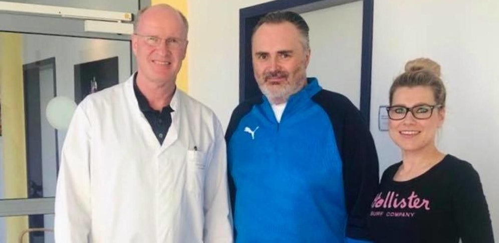 Hans Peter Doskozil mit seinem behandelnden Arzt  Prof. Dr. Andreas Dietz und seiner Verlobten Julia