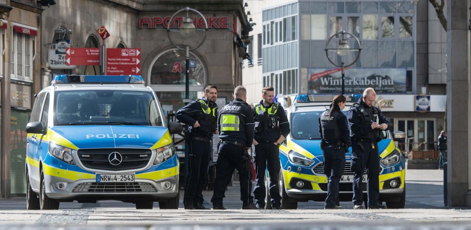 (Symbolbild) Ein 41-Jähriger soll in Dortmund seine Frau und seine drei Kinder getötet und sich danach selbst das Leben genommen haben. 