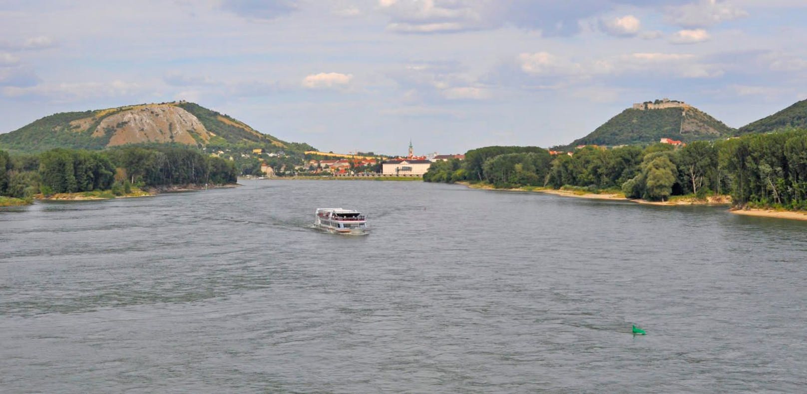 Die Rechtsextremisten-Kreuzfahrt wurde jetzt vom Veranstalter abgesagt. (Im Bild: die Donau bei Haimburg, wo das Kreuzfahrtschiff ebenfalls vorbeigekommen wäre)