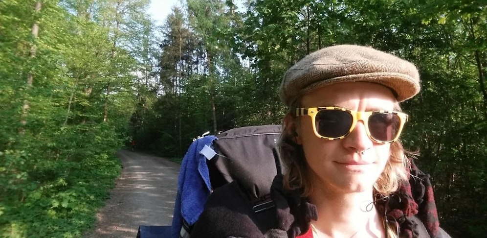 Dominik Ployer (27) aus St. Georgen im Attergau geht zu Fuß nach Brüssel.