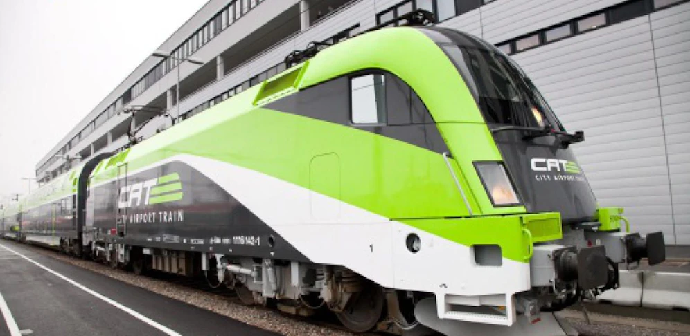 Der City Airport Train fährt auch heute ganz normal  trotz Betriebsversammlung der AUA-Belegschaft. 