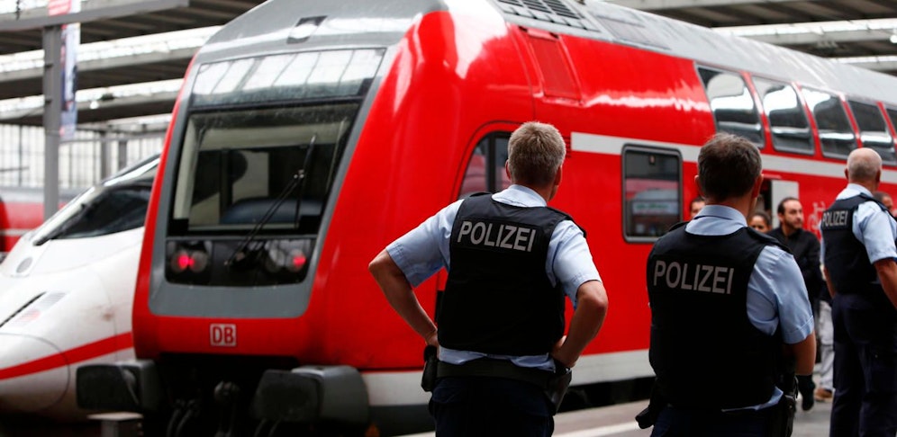 Eine Beamtin in Zivil stellte einen Perversen im Zug.