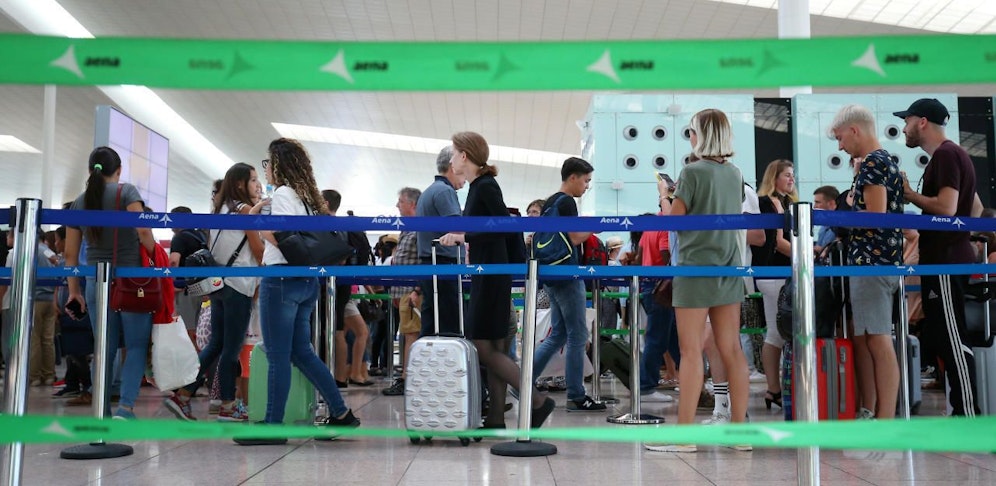 Sicherheitskontrolle am Barcelona-El Prat Airport