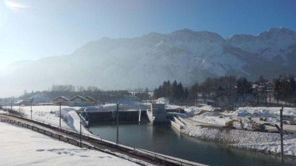 Die Frau starb nach dem Sturz im Kraftwerk noch an der Unfallstelle. 