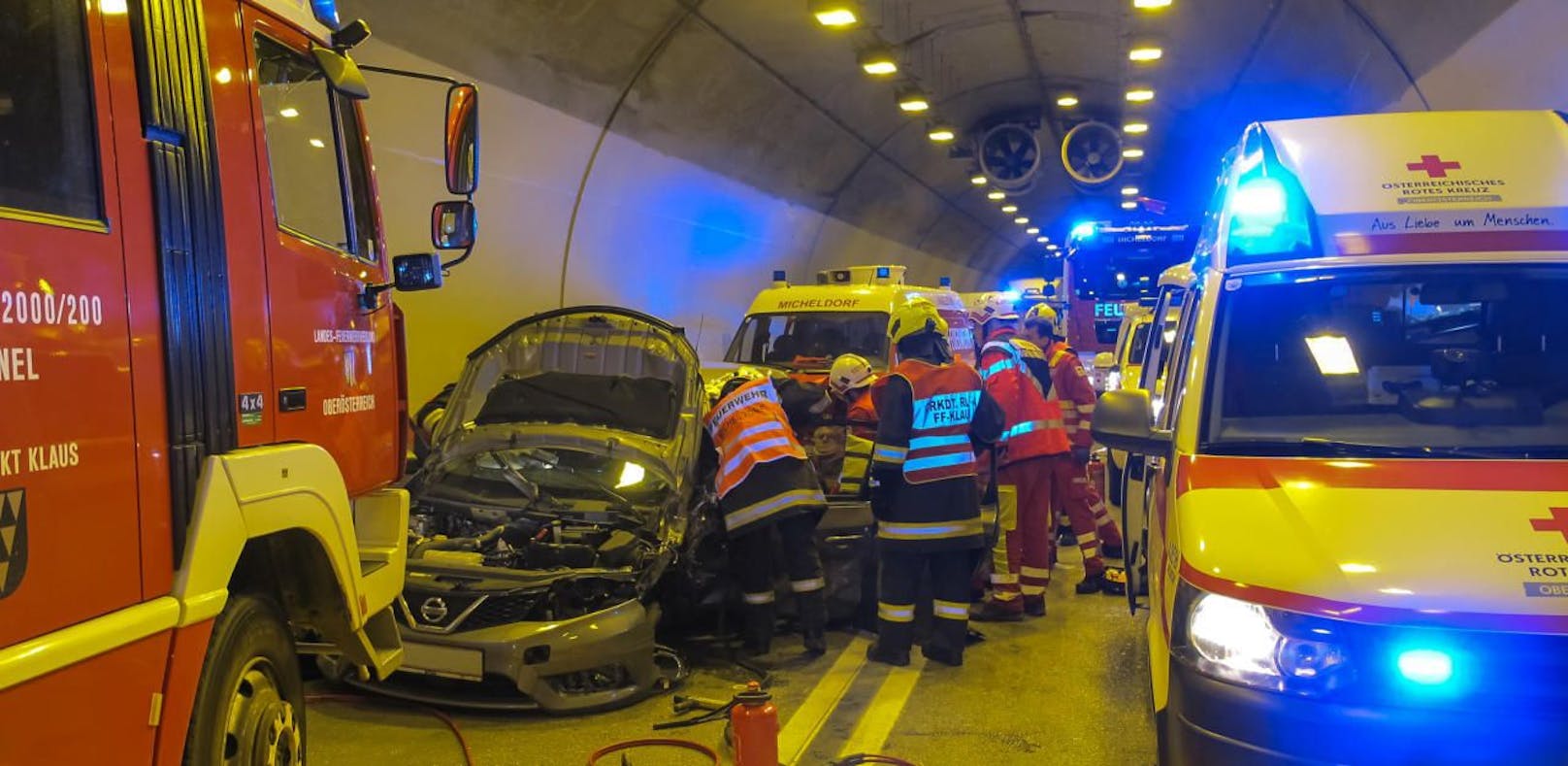Tunnel-Crash auf A9: Pensionisten-Paar verletzt