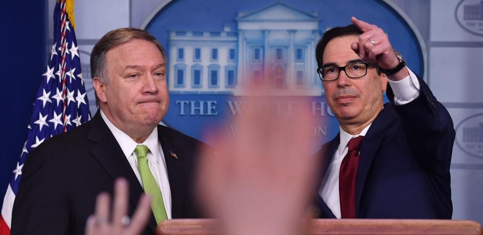 (v.l.) US-Außenminister Mike Pompeo und US-Finanzminister Steve Mnuchin gaben am Freitag neue Wirtschaftssanktionen gegen den Iran bekannt.