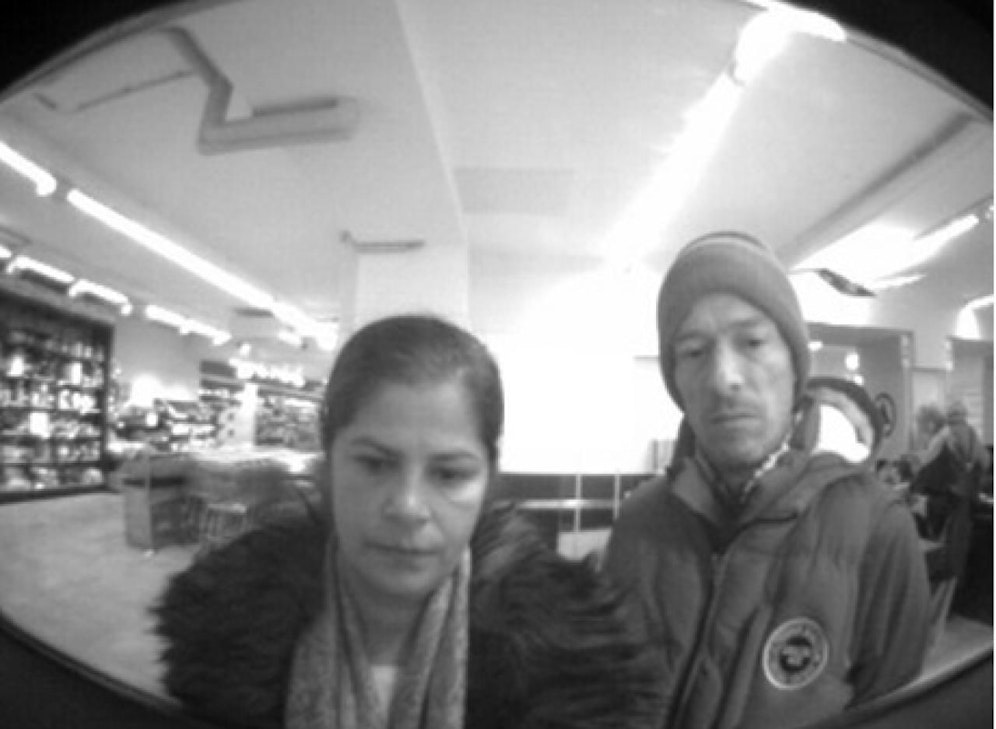 Die Wiener Polizei bittet die Bevölkerung um Hinweise zu den gesuchten mutmaßlichen Trickbetrügern. (c) LPD Wien