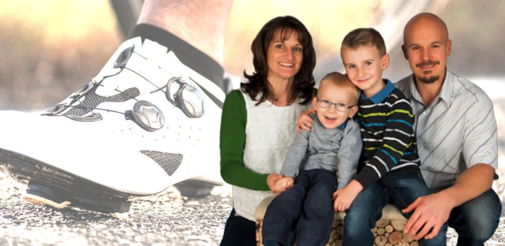 Oskar (2.v.l.) mit Bruder Lorenzl, Mama Claudia und Papa Thomas.