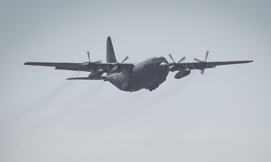 Jede Woche ein Abschiebeflug mit der Hercules - News | heute.at