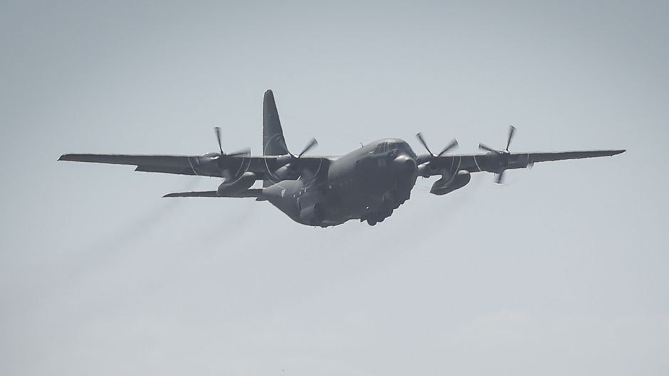 Jede Woche ein Abschiebeflug mit der Hercules - News | heute.at