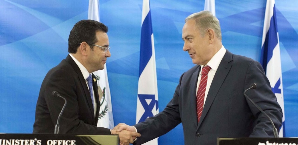 Guatemalas Präsident Jimmy Morales (links) mit Israels Ministerpräsident Benjamin Netanyahu.