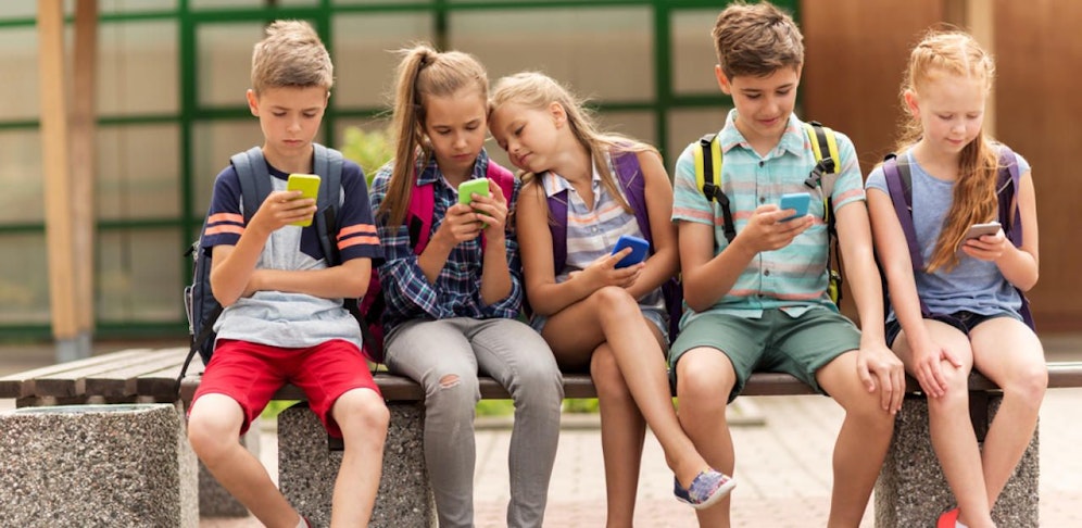 Handy-Sucht: Immer mehr Kinder sind gefährdet (Symbolfoto)