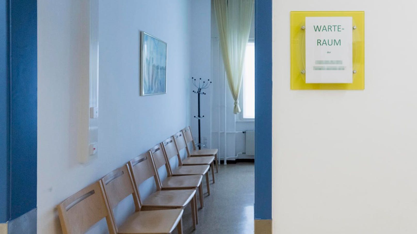 Im Wartezimmer einer Arzt-Ordination geriet ein Streit von mehreren Frauen völlig außer Kontrolle.