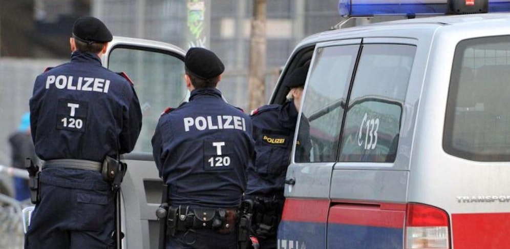 Die Polizei hat den Messer-Mann im Stadtgebiet festgenommen. (Symbolbild)
