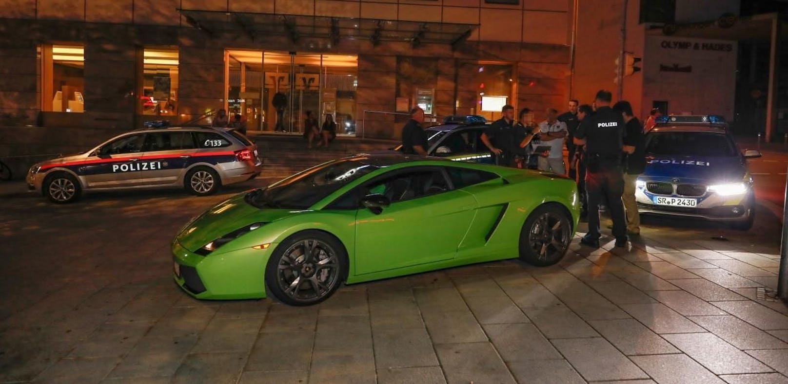 Mit diesem grünen Lamborghini flüchtete der Deutsche aus Österreich.