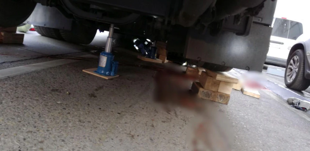 Dreiachsiger Lastwagen überrollt Fußgänger am Wiener Gürtel.