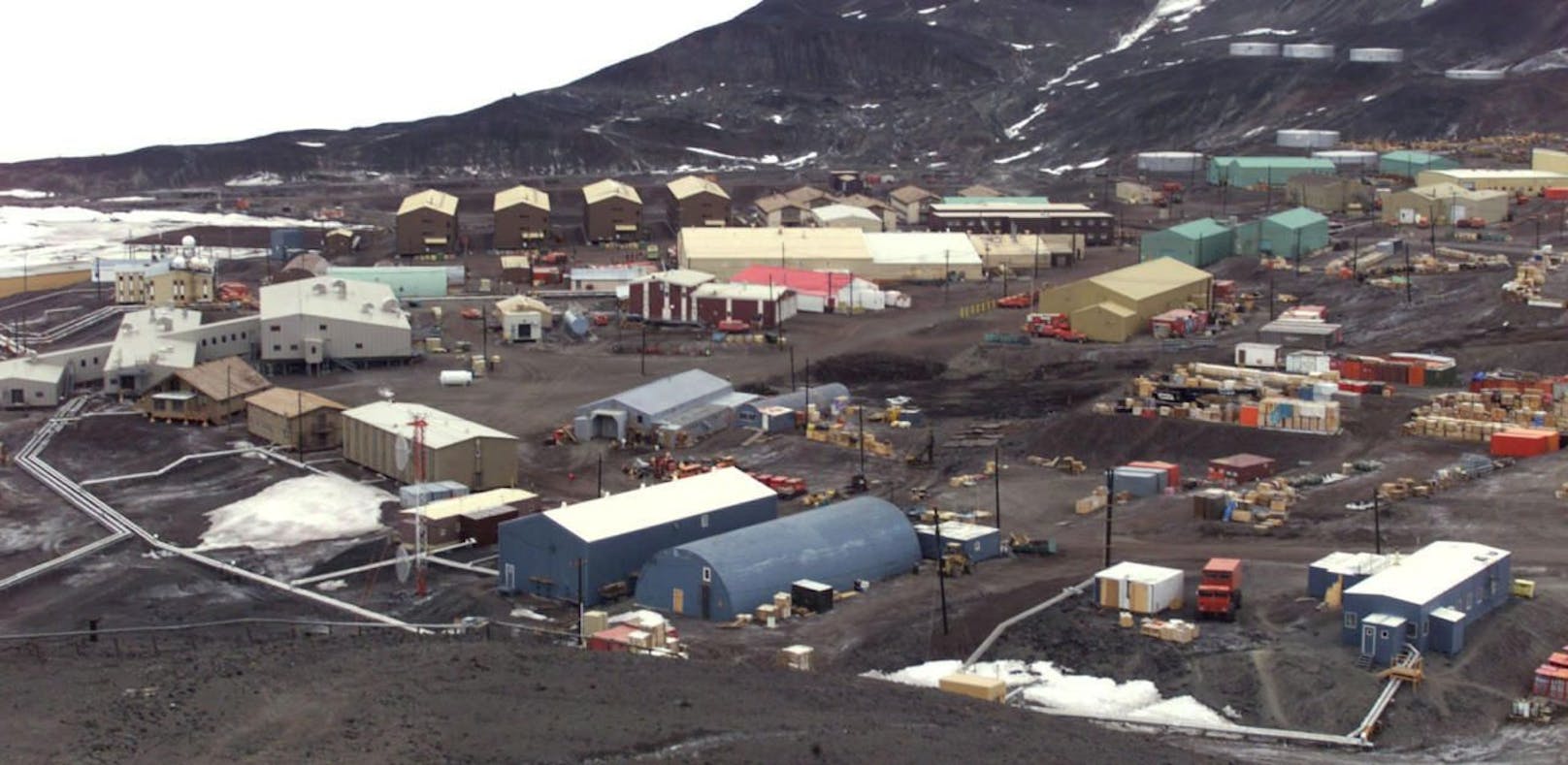 McMurdo Station ist die größte &quot;Siedlung&quot; in der Antarktis mit rund 1,000 Menschen.
