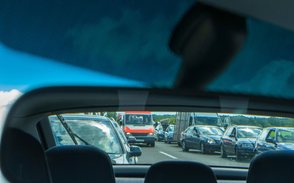 Der Lenker nutzte die Rettungsgasse als "Abkürzung".