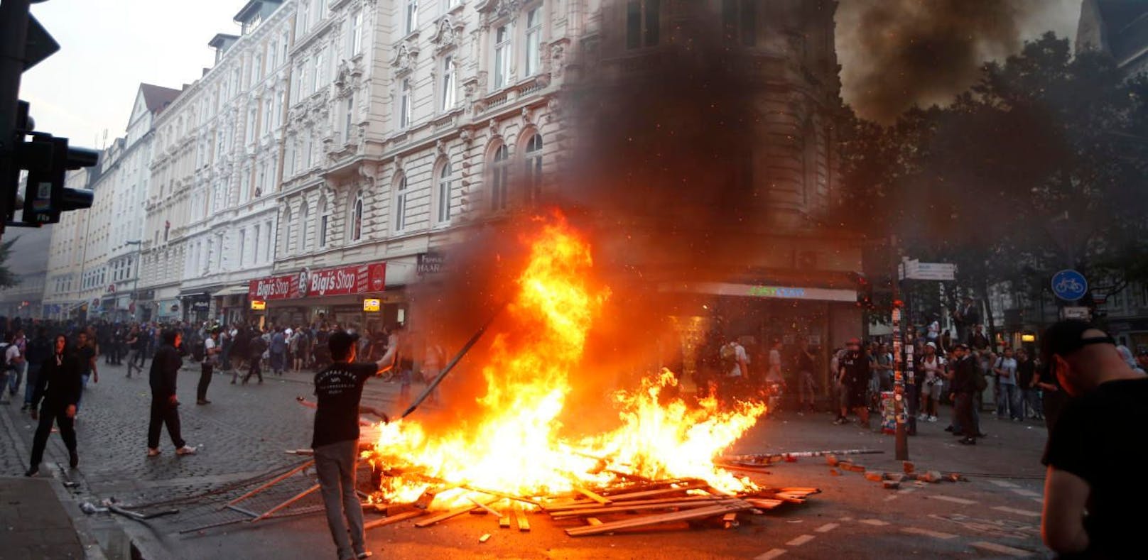 "Hölle" G20-Protest: Blut, Feuer und Schussabgabe