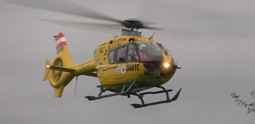 Mit dem Rettungshubschrauber wurde der Mann nach Salzburg geflogen. Archivbild
