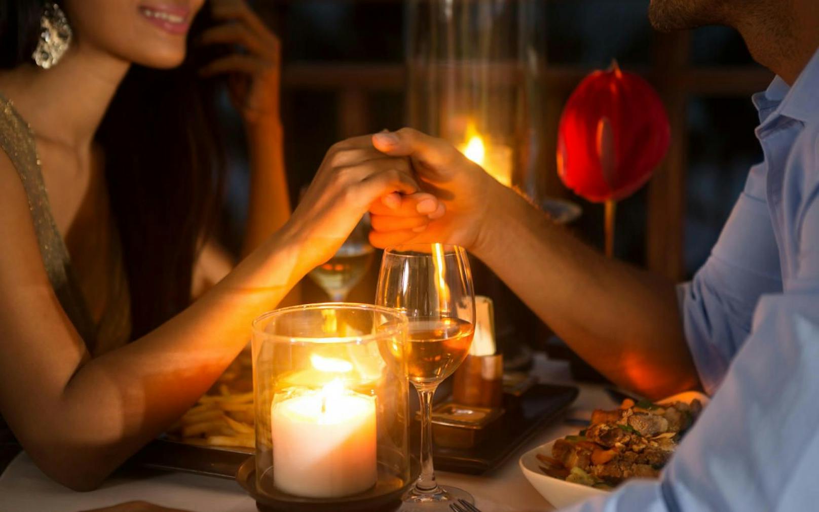 Ein Candlelight-Dinner - normalerweise der Inbegriff der Romantik. 