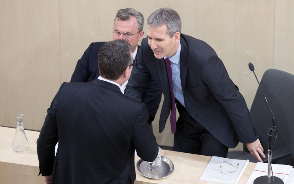 vlnr.: Vizekanzler Heinz-Christian Strache (FPÖ), Verkehrsminister Norbert Hofer (FPÖ) und Finanzminister Hartwig Löger (ÖVP) nach der Budgetrede des Finanzministers im Rahmen einer Sitzung des Nationalrates im Parlament in Wien am Mittwoch, 21. März 2018.