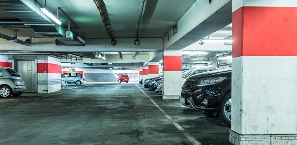 Auszucker in Wiener Parkgarage. 