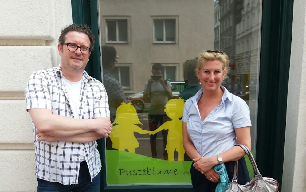 Gastronom Markus Frömmel und VP-Bezirksrätin Christina Schlosser: "Es ist wichtig, dass die Kinder eine Betreuung haben."
