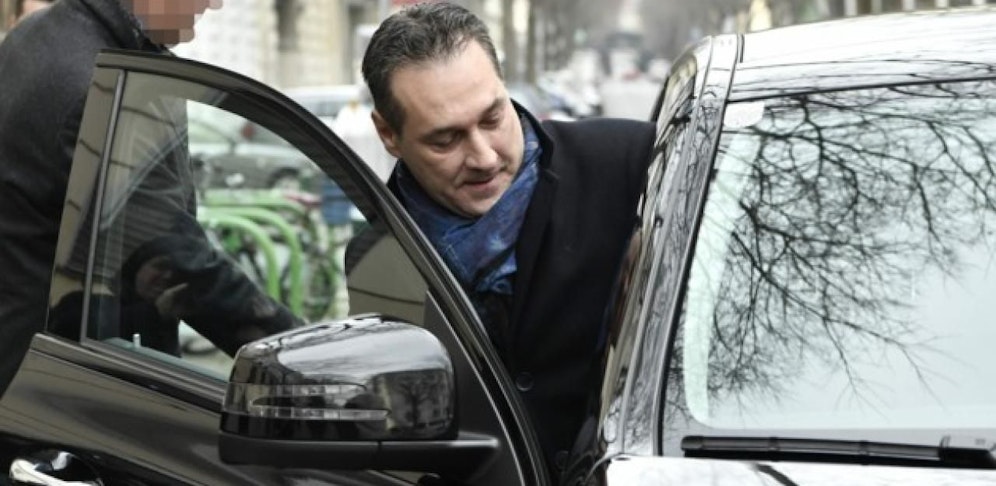 Strache soll auch die Taxi-Rechnungen seiner Familie an die FPÖ abgewälzt haben.