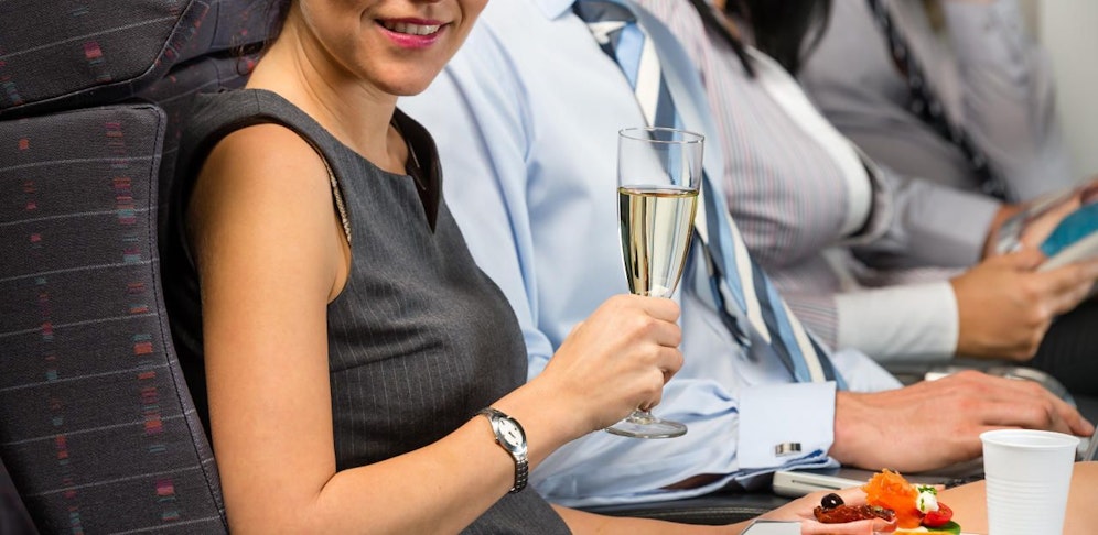 Eine Schweizerin wollte am Samstagabend, 9. Dezember 2017, von Moskau nach Zürich fliegen. Weil ihr aber irgendwann während des Fluges der Champagner verweigert wurde, begann sie zu randalieren.