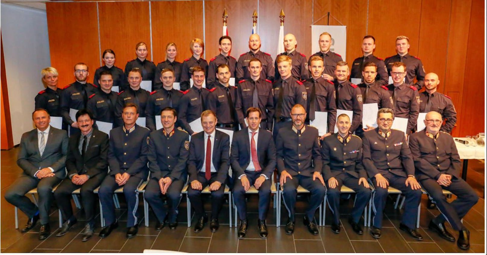 46 neue Polizisten traten am Mittwoch nach bestandener Ausbildung ihren Dienst in OÖ an.
