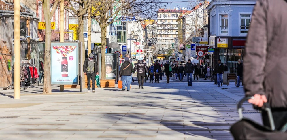 Die beliebte Einkaufsmeile Meidlinger Hauptstraße im 12. Wiener Gemeindebezirk Meidling.