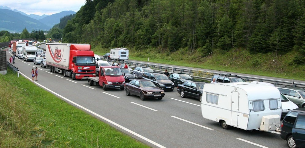 Blockabfertigung und Stau auf der Tauernautobahn
