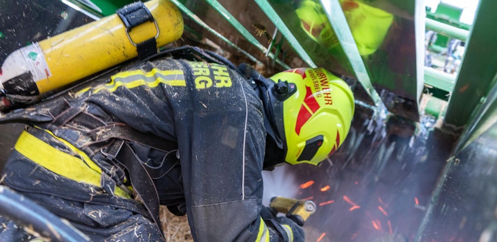 Die Strohpresse eines Bauern fing gleich zwei Mal am selben Tag Feuer. 