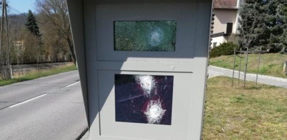 Eine der beschädigten Radarboxen.