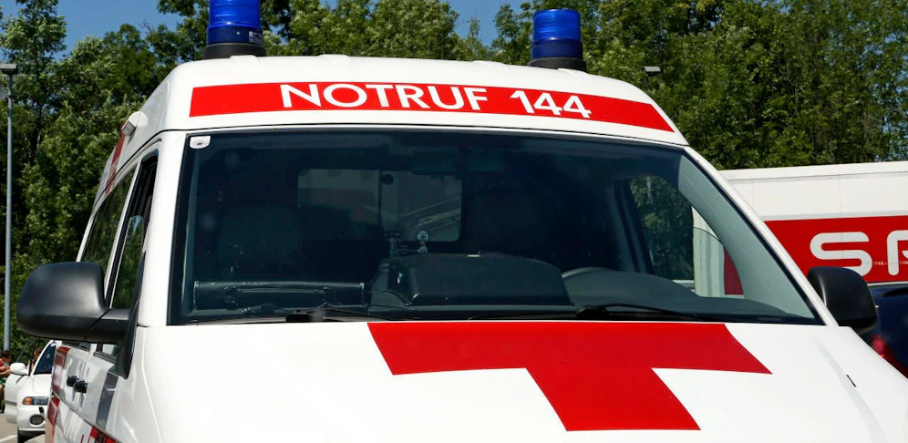 Beide Lenker wurden mit der Rettung in Spitäler gebracht.