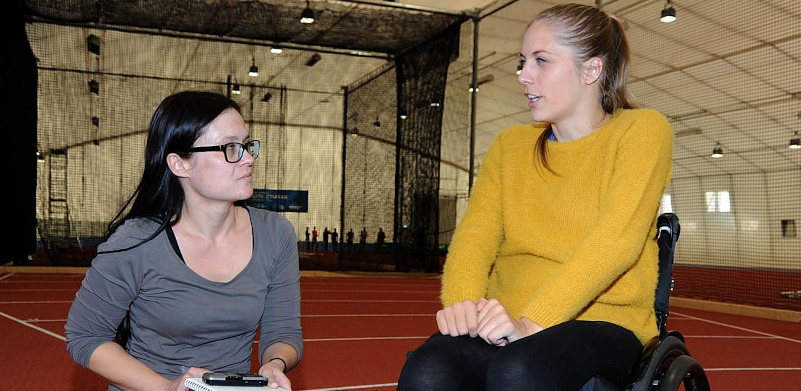 Kira Grünberg im Interview mit &quot;Heute&quot;-Redakteurin Romana Schibany im Linzer Leichtathletik-Trainingszentrum