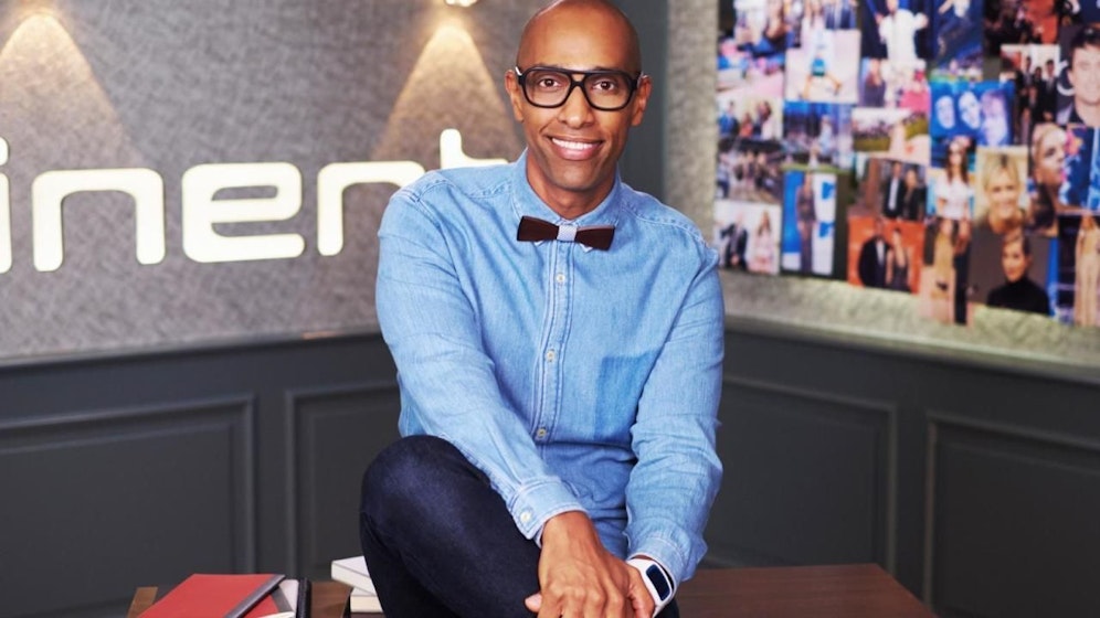 Das Promi-Magazin 'Prominent!' bei VOX berichtet täglich und immer aktuell über neueste Ereignisse, Geschichten und Gerüchte aus der Welt der Stars. Nina Bott und Amiaz Habtu moderieren.