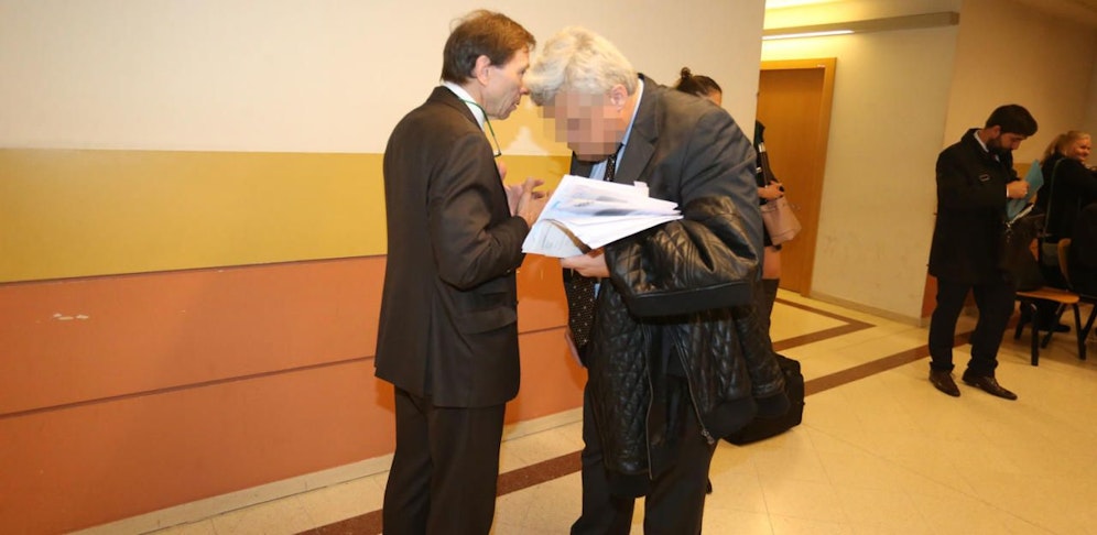 Anwalt mit Anwalt: Georg U., R. Mayer.