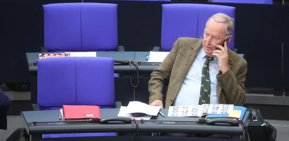 Die Plätze neben Alexander Gauland und seiner AfD blieben eine Zeit lang leer.