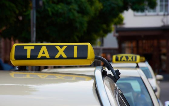 Die beiden Frauen erpressten laut Polizei einen Taxifahrer mit einem Sexvideo. 