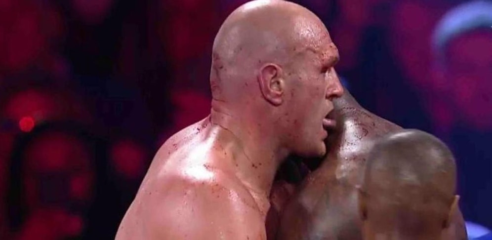 Leckt Tyson Fury hier das Blut seines Gegners?