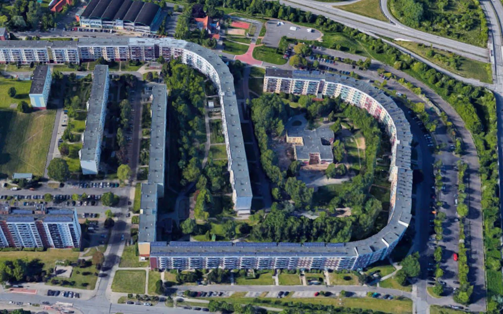 Das Säuglingsskelett soll in einer Plattenbauwohnung am Kolumbusring in Rostock entdeckt worden sein.