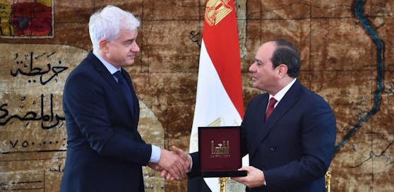 Frey bei der Verleihung des Ordens an al-Sisi