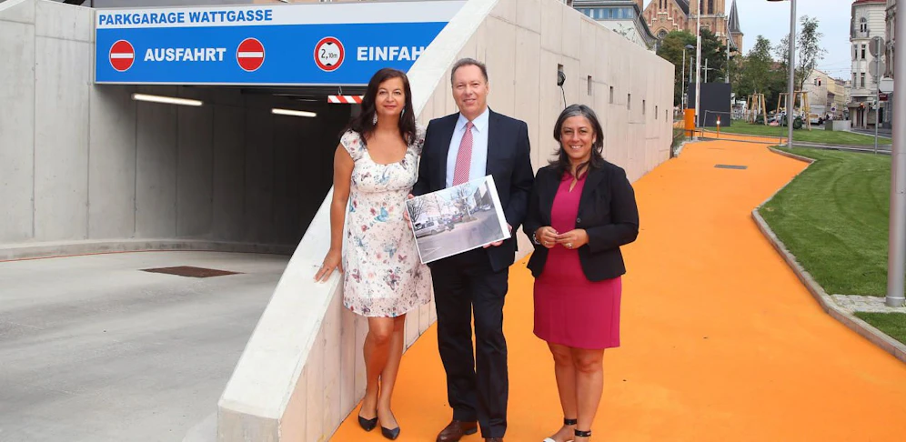 Stadträtin Ulli Sima, Ottakrings Bezikrschef Franz Prokop und Vizebürgermeisterin Maria Vassilakou eröffneten die neue Tiefgarage. 