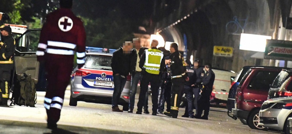 Bei einer Hochzeitsfeier in Innsbruck trat eine unbekannte Substanz aus, 26 Gäste wurden ins Spital eingeliefert.