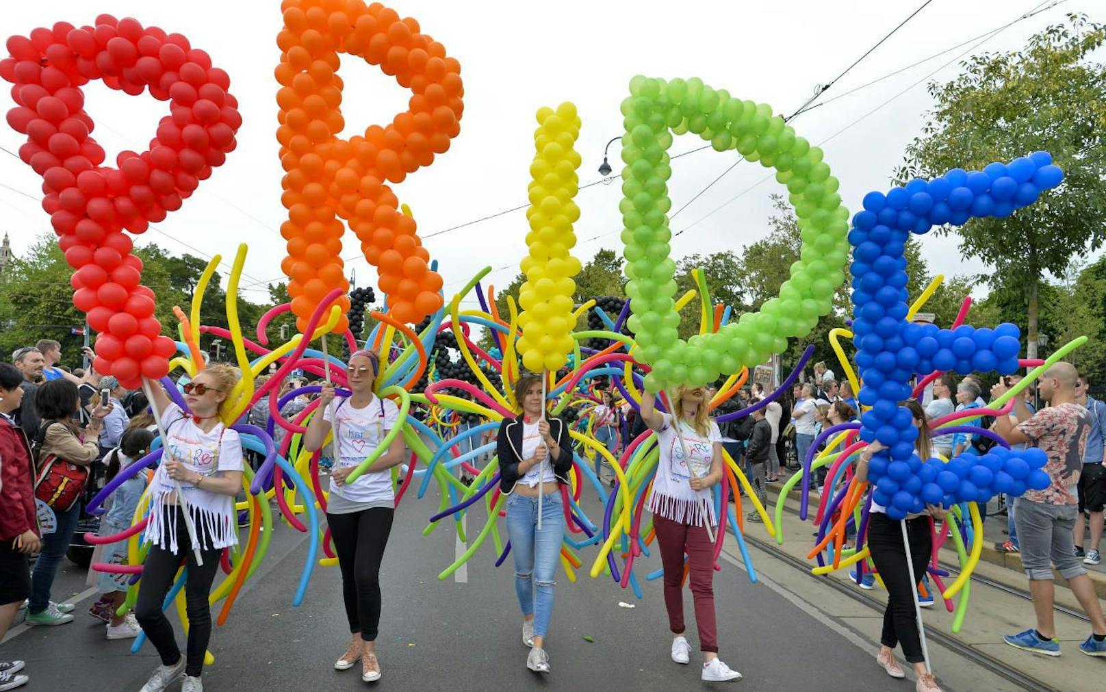 Die erste Juni-Hälfte steht in Wien ganz im Zeichen des Pride Month. Auch abseits von Life Ball und Regenbogenparade gibt es zahlreiche Veranstaltungen und Events.