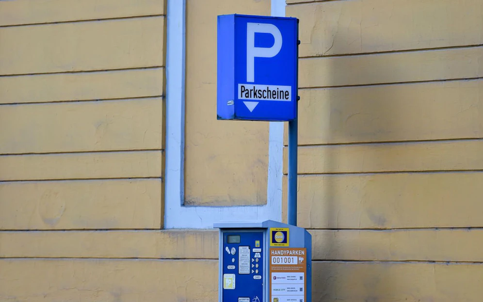 Wer in Wr. Neustadt ein 24-Stunden Parkticket kauft, bekommt einen Fast-Food Gutschein. 
